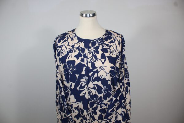 Donkerblauwe hijab met jurk