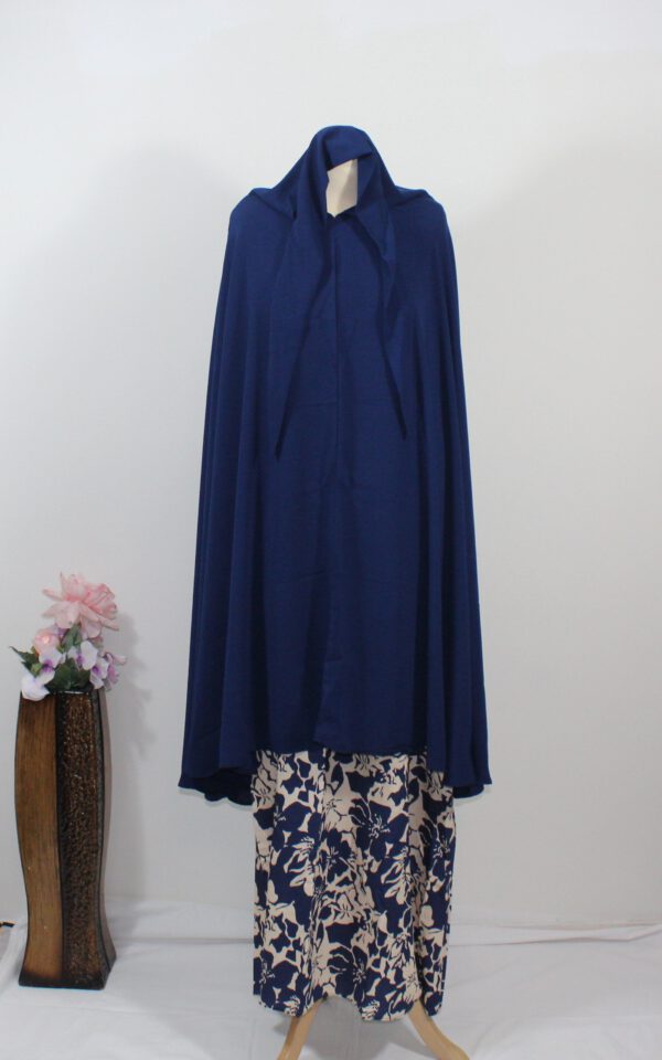 Donkerblauwe hijab met jurk