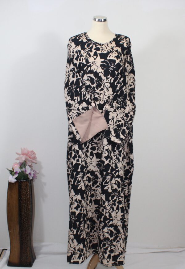 Crème hijab met jurk
