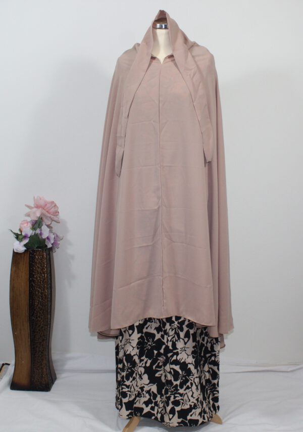 Crème hijab met jurk