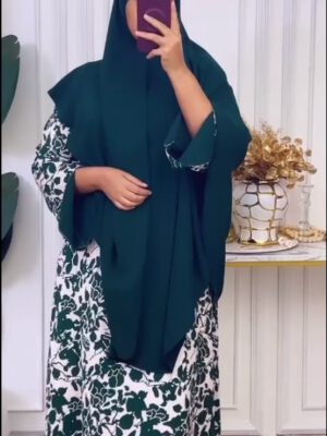 Donkergroene hijab met jurk
