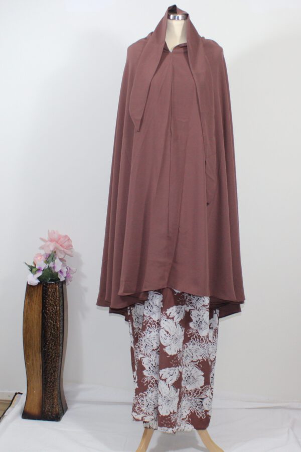 Lichtbruine hijab met jurk