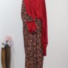 Rode hijab met jurk