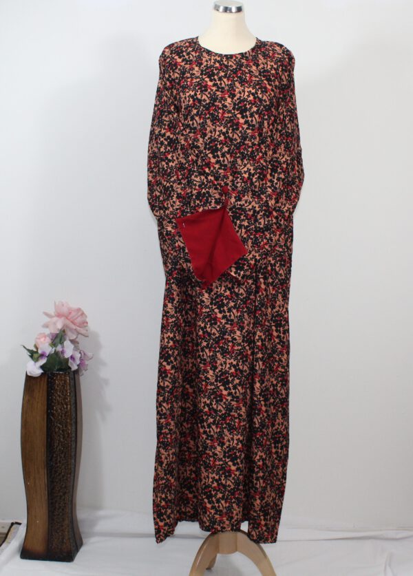 Rode hijab met jurk