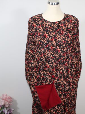Rode hijab met jurk