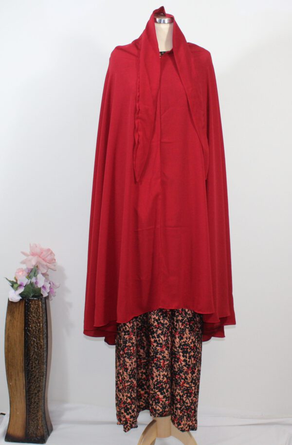 Rode hijab met jurk
