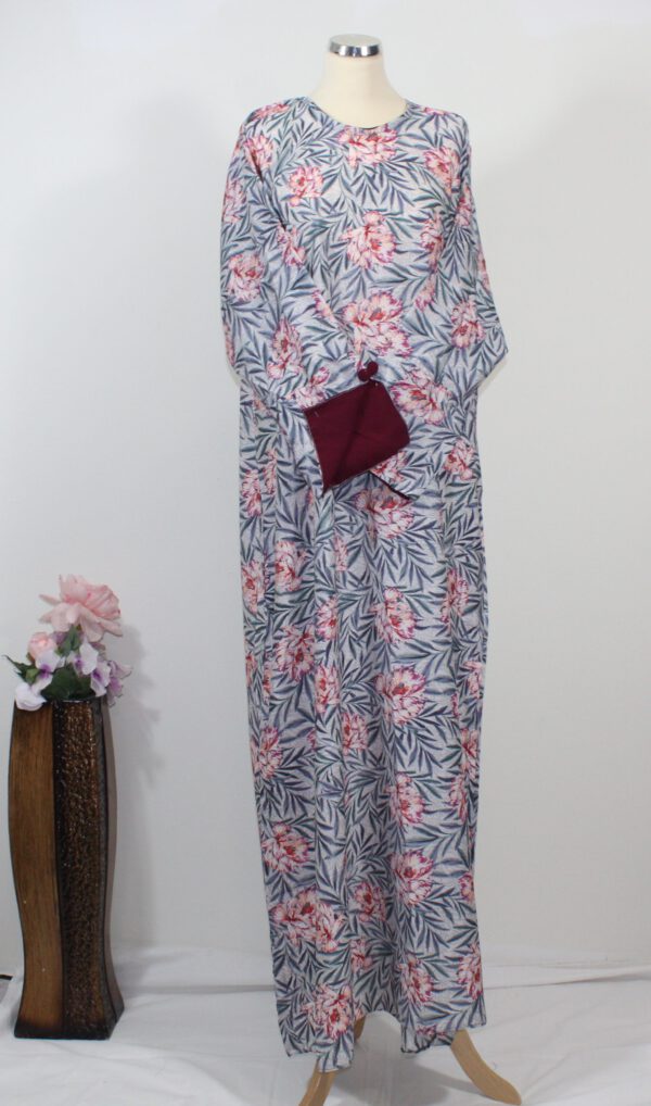 Donkerrode hijab met jurk