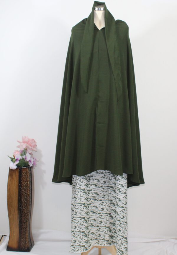 Donkergroene hijab met jurk
