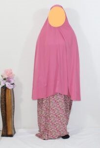 Roze hijab met jurk