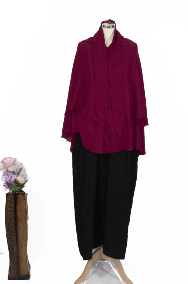 Donkerrode dubbel shaffon hijab  met jurk