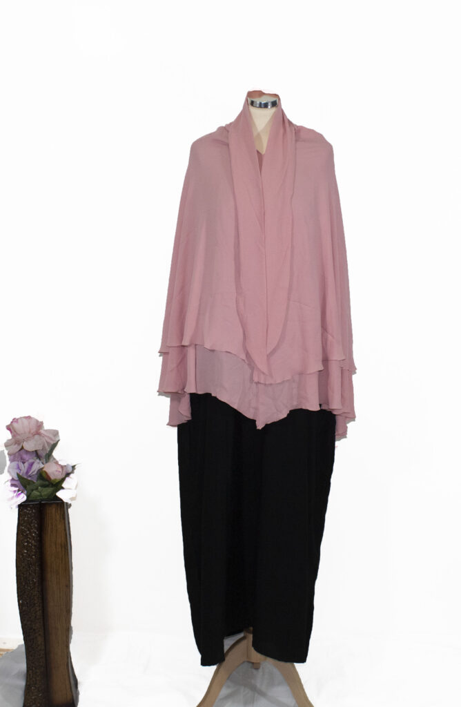 Roze dubbel shaffon hijab met jurk